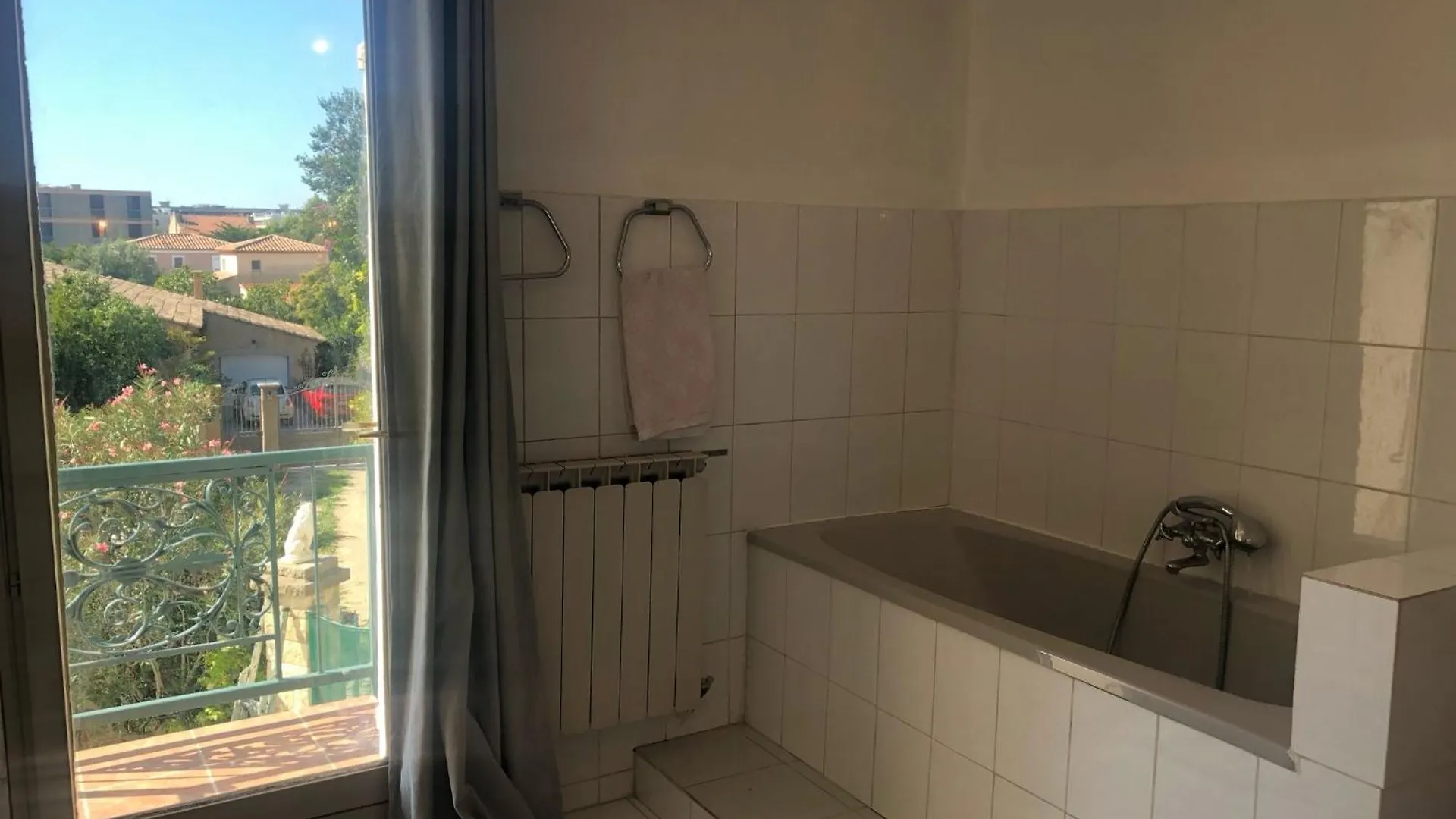 Chambre Chez L'Habitant Terrasse Privee Piscine Marseille Homestay
